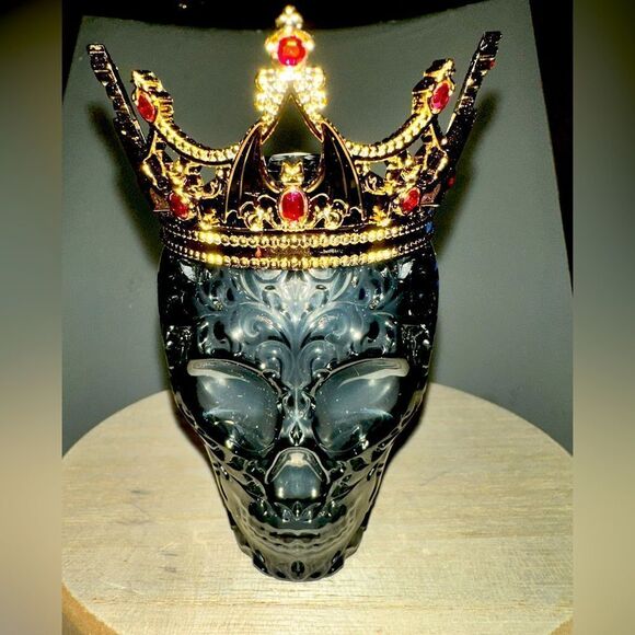 BATH AND BODY WORKS HALLOWEEN SPOOKY SKULL KING  Oil Plug In NEW - Picture 1 of 3